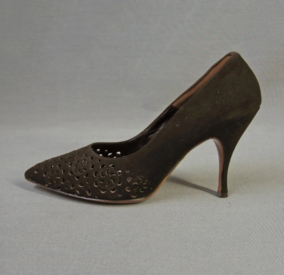 50s Stiletto Heels Deadstock Vintage Women's Brown Suede Cutwork 60s Shoes Bellissimi 7-9 VFG