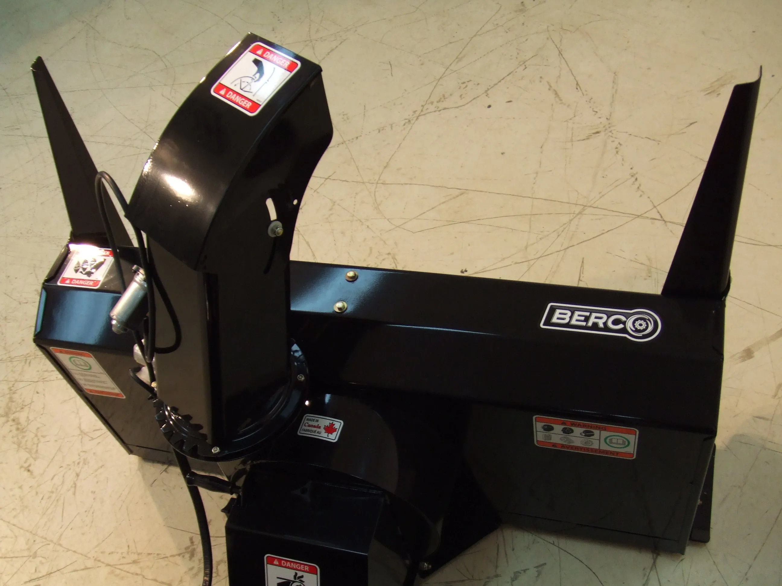 Bercomac Snowblower Berco 48" Northeast | 16 to 28HP | For Tractor & Lawn Mower