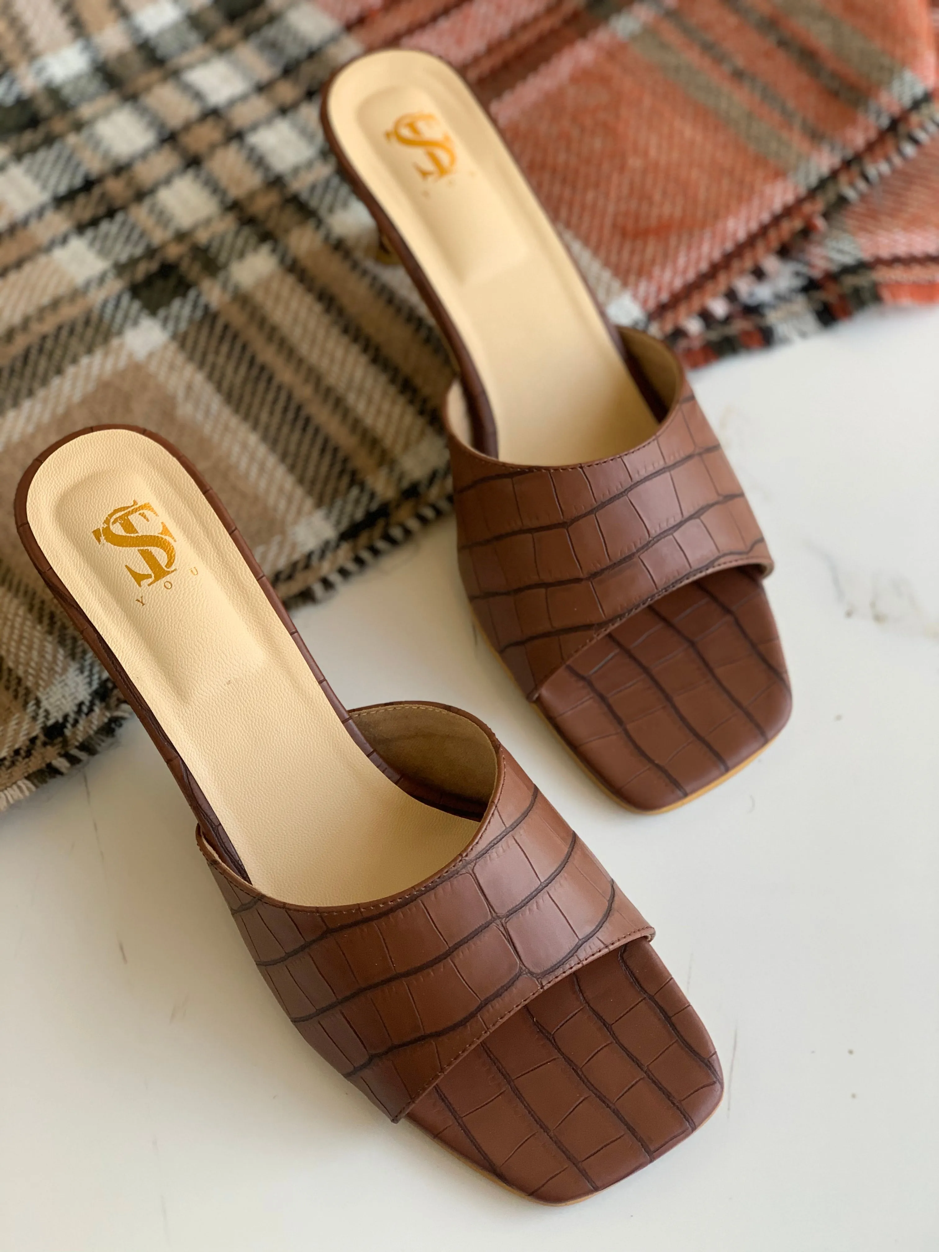 Brown textured Kitten Mules