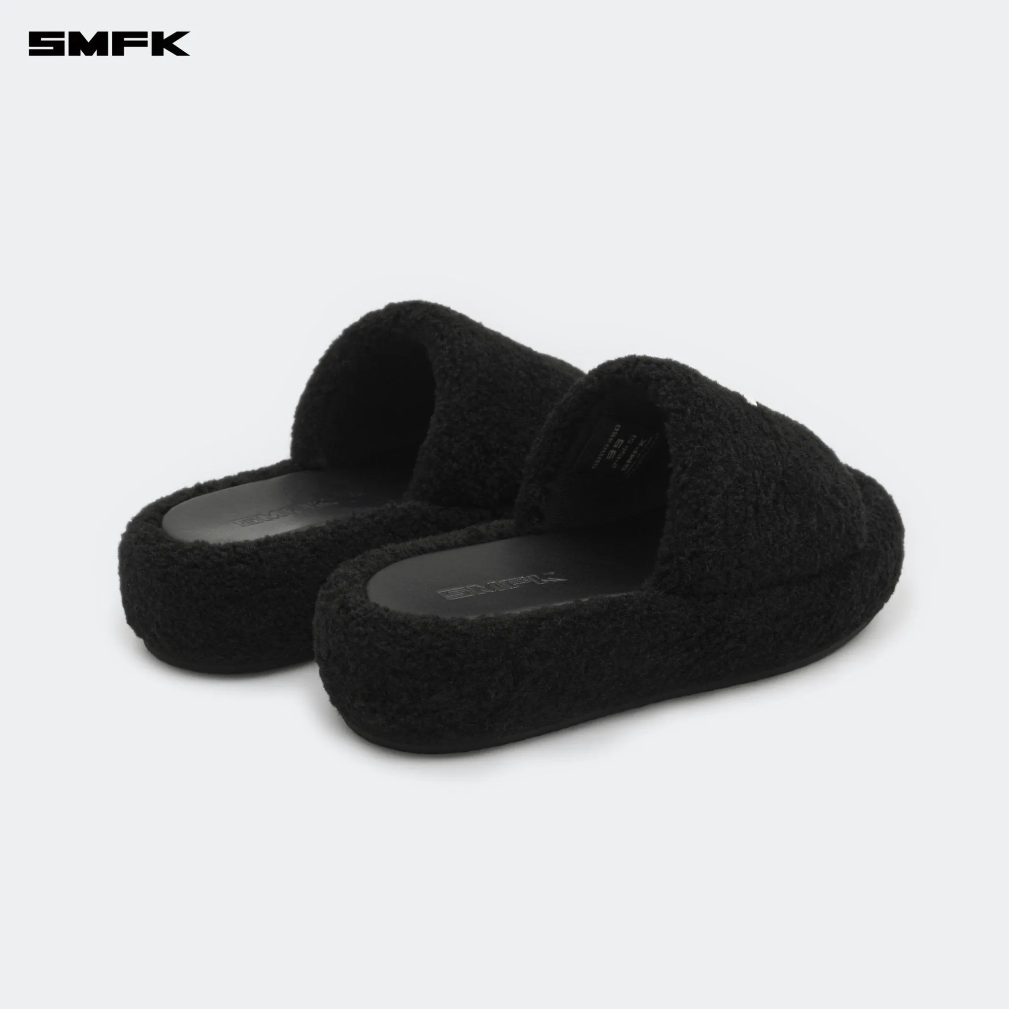 COMPASS WOOLLY Classic Furry Slipper In Black