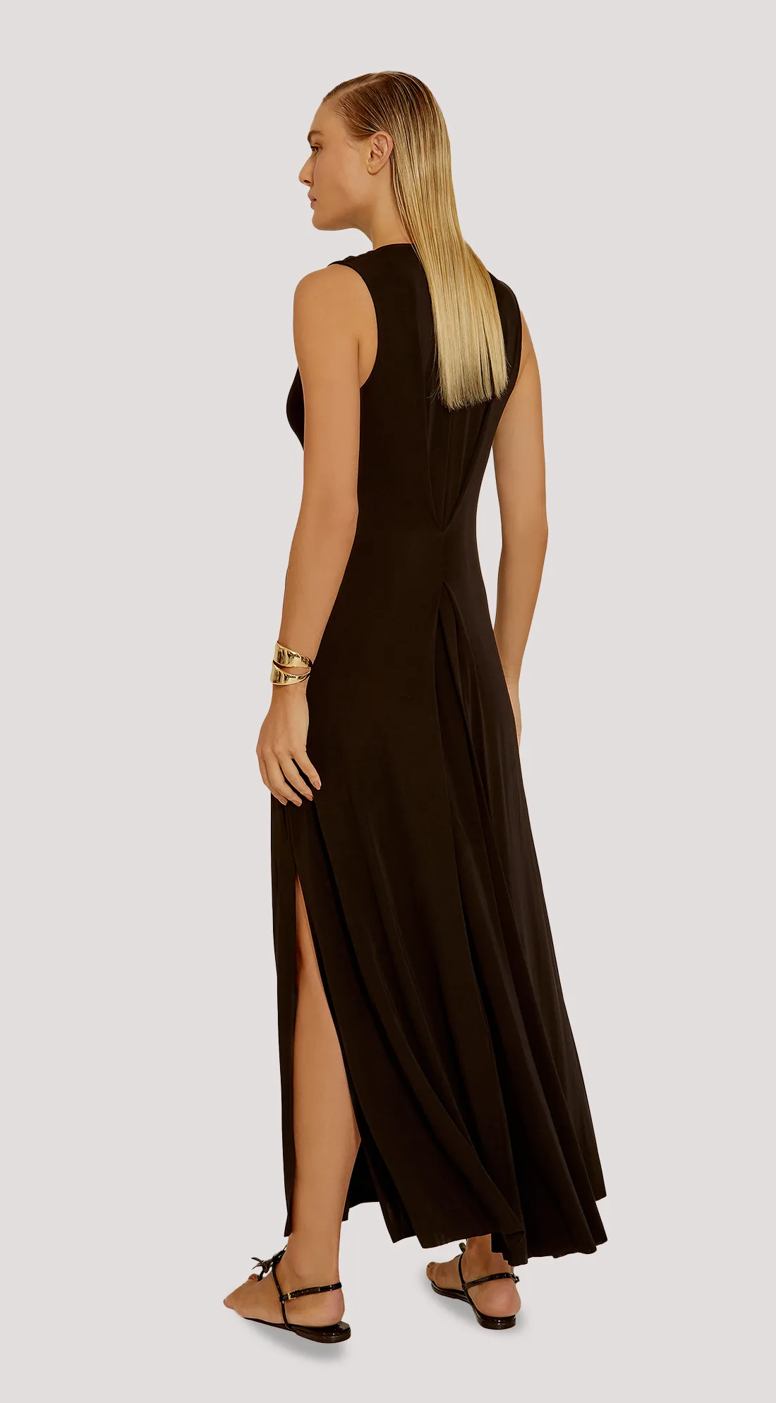 LONG PLEATED SLEEVELESS DRESS