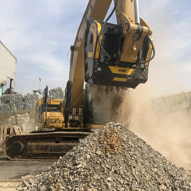 MB Crushers Bucket Crusher | Model BF120.4 S4 | ≥ 66,100 ≤ 99,200 lbs for Excavator