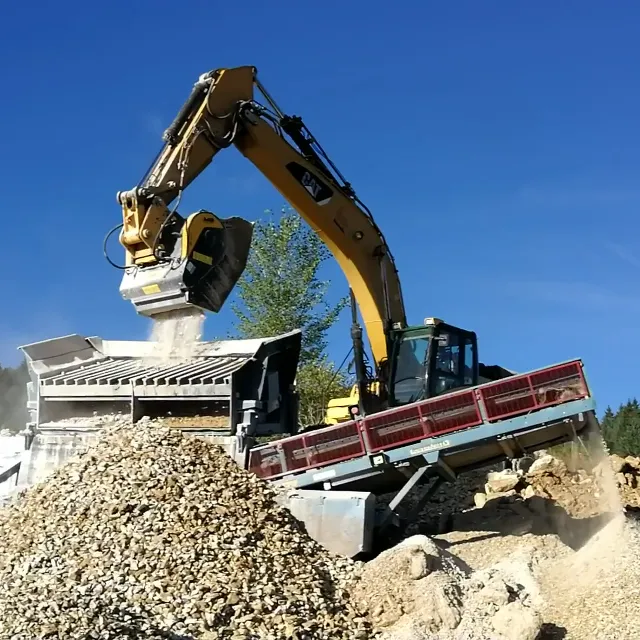 MB Crushers Bucket Crusher | Model BF120.4 S4 | ≥ 66,100 ≤ 99,200 lbs for Excavator