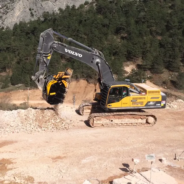 MB Crushers Bucket Crusher | Model  BF135.8 | ≥ 94,800 ≤ 176,400 lbs for Excavator