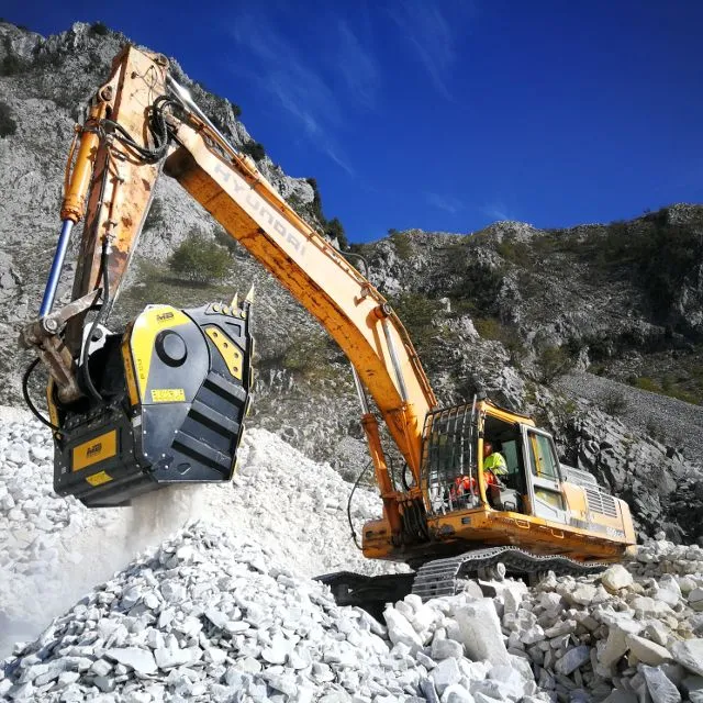 MB Crushers Bucket Crusher | Model  BF135.8 | ≥ 94,800 ≤ 176,400 lbs for Excavator