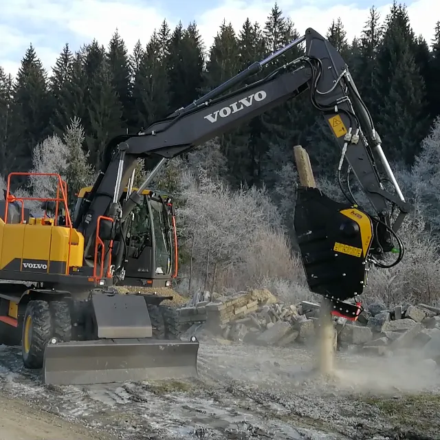 MB Crushers Bucket Crusher | Model BF70.2 S4 | ≥ 33,100 ≤ 55,100 lbs for Excavator