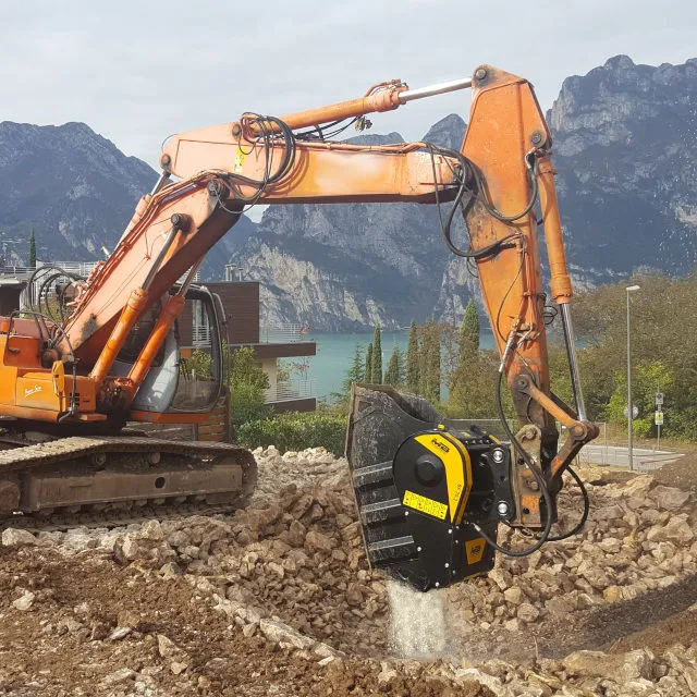 MB Crushers Bucket Crusher | Model BF70.2 S4 | ≥ 33,100 ≤ 55,100 lbs for Excavator
