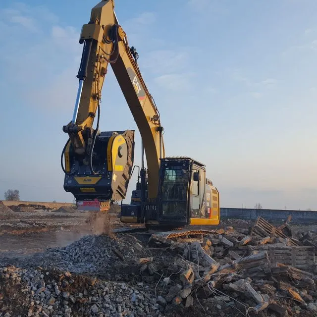 MB Crushers Bucket Crusher | Model BF90.3 S4 | ≥ 46,300 ≤70,500 lbs for Excavator