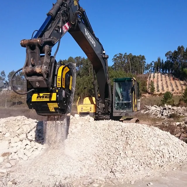 MB Crushers Bucket Crushers | Model BF60.1 S4 | ≥ 17,600 ≤ 39,700 lbs for Excavator