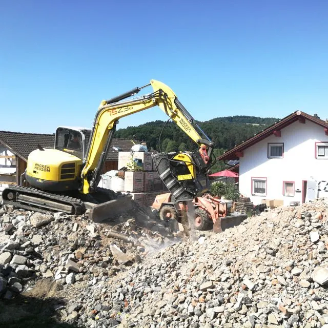 MB Crushers Bucket Crushers | Model BF60.1 S4 | ≥ 17,600 ≤ 39,700 lbs for Excavator