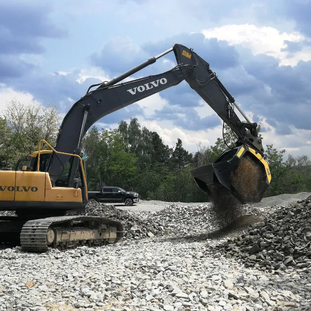 MB Crushers Screening Bucket | Model MB-S18 S4 | ≥ 44,100 < 77,200 lbs For Excavator