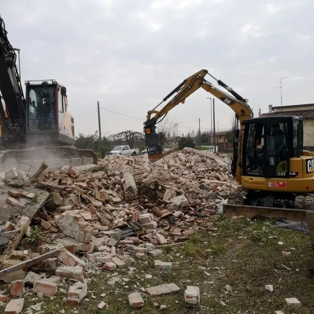MB Crushers Sorting Grapple | Model MB-G350 S4 | ≥ 2,866 ≤ 5,732 lbs For Mini Excavator