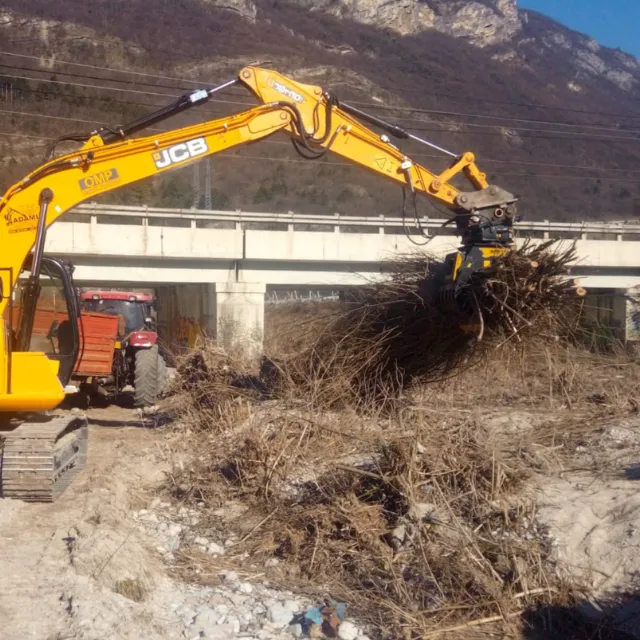 MB Crushers Sorting Grapple | Model MB-G600 S4 | ≥ 13,200 ≤ 26,400 lbs For Excavator